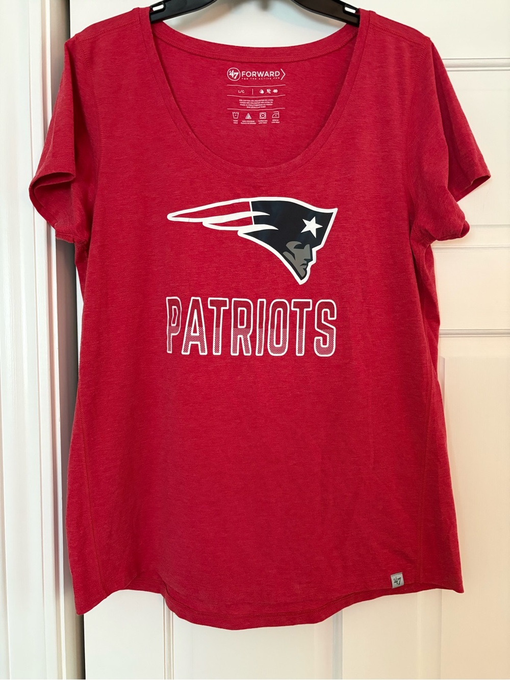 Women's Red Patriots Scoop Neck Tee